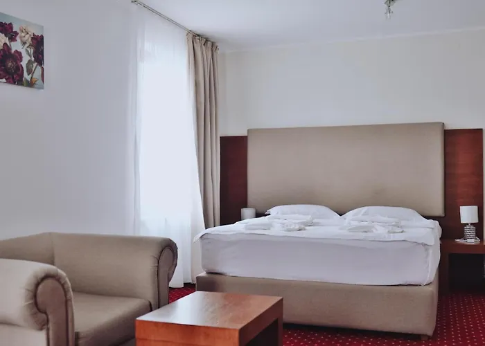 Hotel Dennis