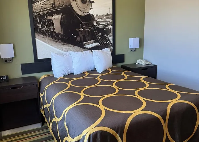 Super 8 By Wyndham Chanute