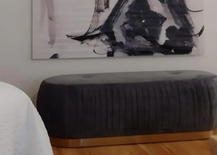 DAS KLEINE HOTEL IPHOFEN, klimatisierte Zimmer- 55 TV, TV mirroring, kleines Secret mit Garten&Terrassen, nahe aller VDP Weingüter, Hunde willkommen, fine dining, nahe KNAUF GIPS KG und KNAUF IT ConneKT
