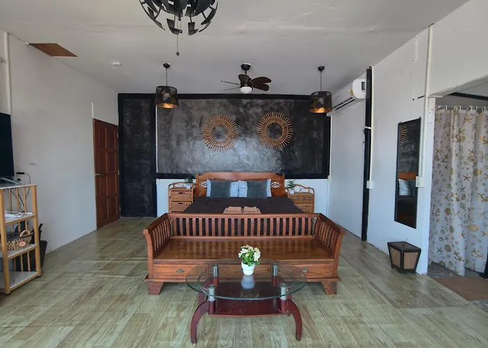 Baan Sahai Tone บ้านสหายโทน