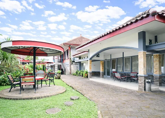 Tripletree Sinergi Hotel Tretes