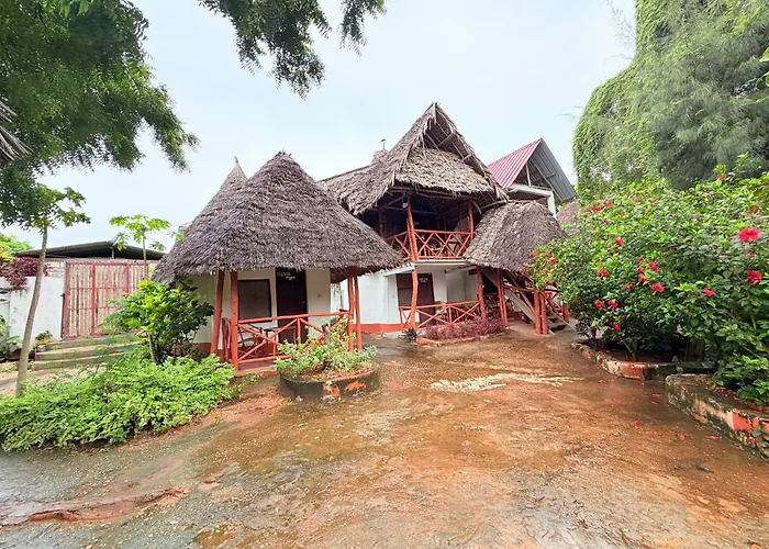 Tropinest bungalows&hostel