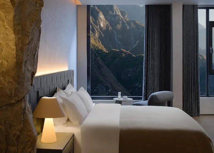 Moye Cliff Luxury Resort