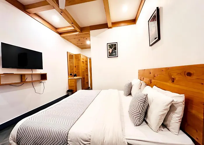 Dwaper Retreat A Premium Property Near Mall Road Mussoorie