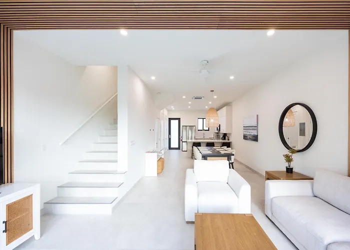 Seascape Townhomes On Gracebay