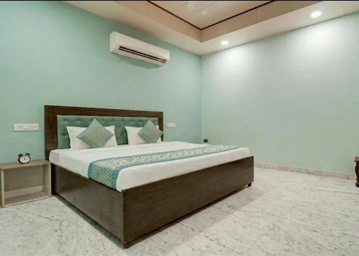 Hotel The Velvet Crest Zirakpur