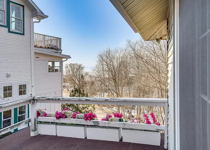 Walk To Beach! Serene Lake Michigan Home W/ Deck