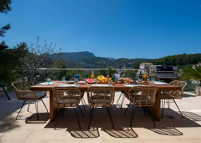 Idyllic 6 Bed Villa Stunning Sea View Salt Pool
