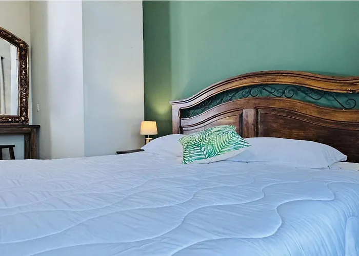 1825 Hotel