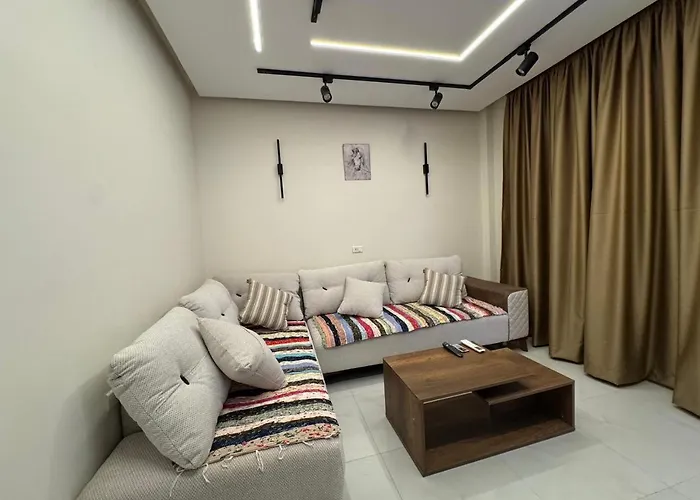 Luxury Smart Apartment 3 Bedrooms 2 Bathrooms With Stunning Balcony