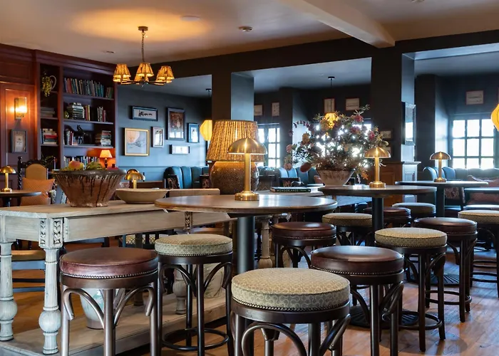 The Potters Heron - A Heartwood Inn