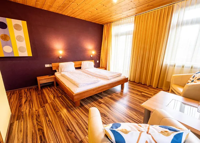 CURUNA Hotel-Garni B&B
