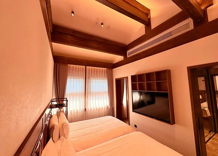 Jingshan Garden Courtyard Hotel Beijing Forbidden City Newly Renovated Tianmen Wangfujing Gardenhutong Bejjingcourtyard