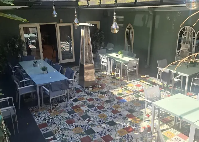 Quinlan & Cooke Boutique Townhouse And Qcs Seafood Restaurant