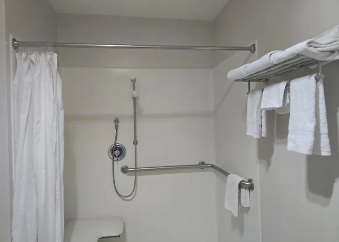 Economy Inn & Suites