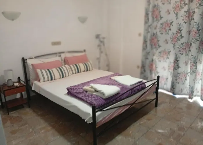 Nikos Rooms Pansion