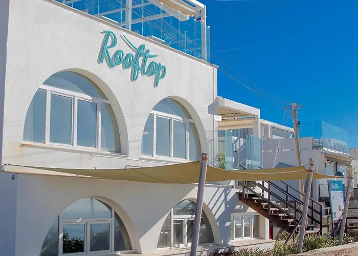 Golden Beach Guest House&Rooftop Bar