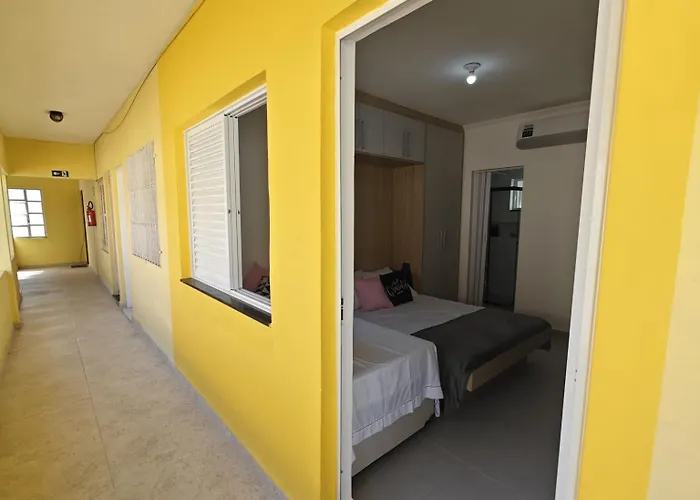 Apartamento no Centro de Mongaguá, perto da praia e com ar condicionado !