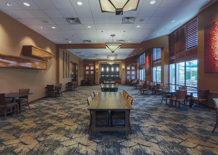 Doubletree By Hilton Bay City - Riverfront