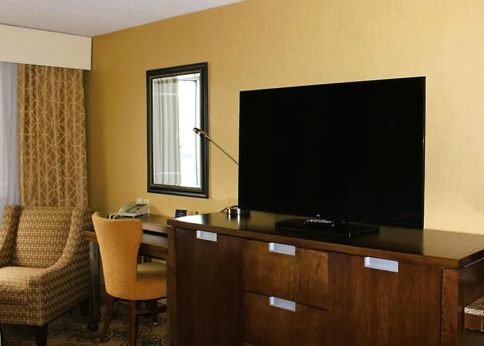 Doubletree By Hilton Bay City - Riverfront