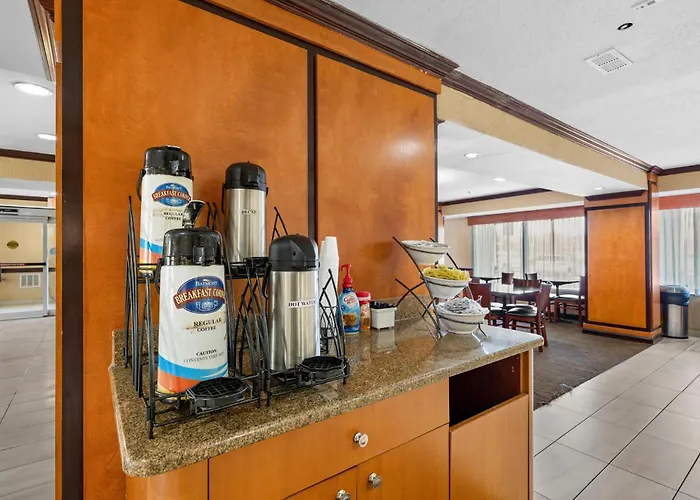 Baymont By Wyndham Madison Heights Detroit Area