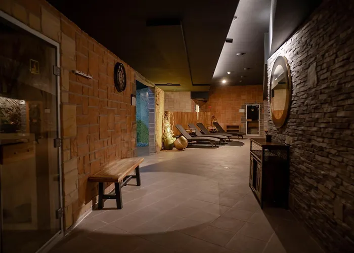 Atrium Hotel - Family Friendly