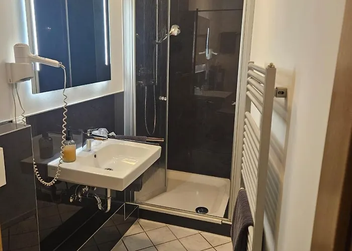 Hotel Alt Cues