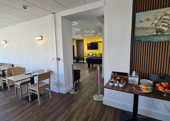 Torland Hotel - Seafront Location, Guaranteed Free Parking