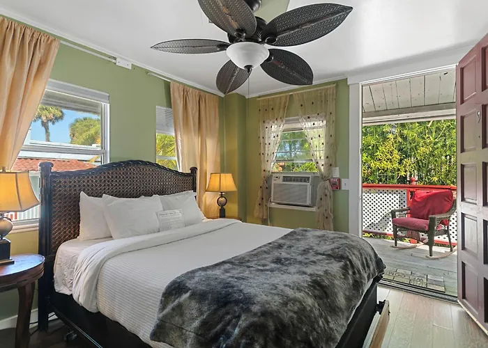 Casablanca Inn On The Bay- Exclusively For Guests 21 & Over