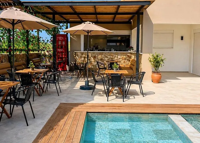 Diamond Deluxe Apartments Pool&Bar