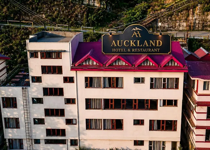 Hotel Auckland - Near Mall Road
