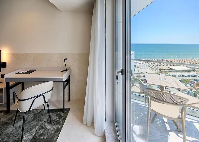 Alezzi Infinity Aparthotel & Spa