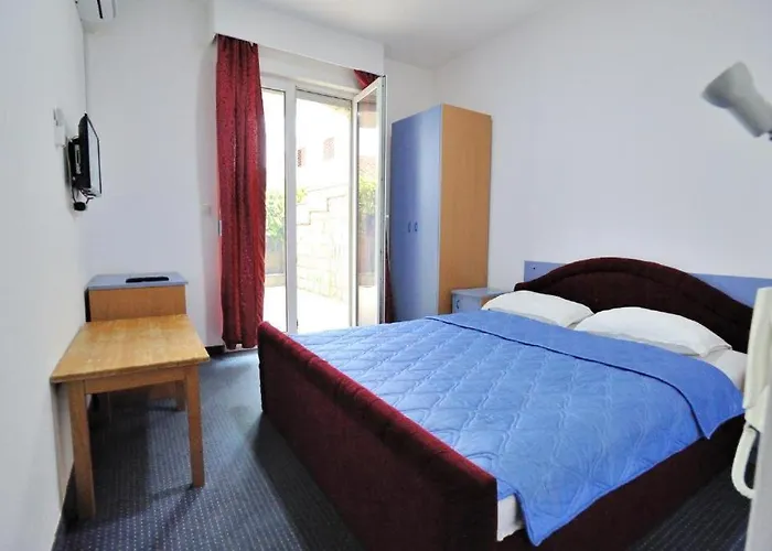 Hotel Lav