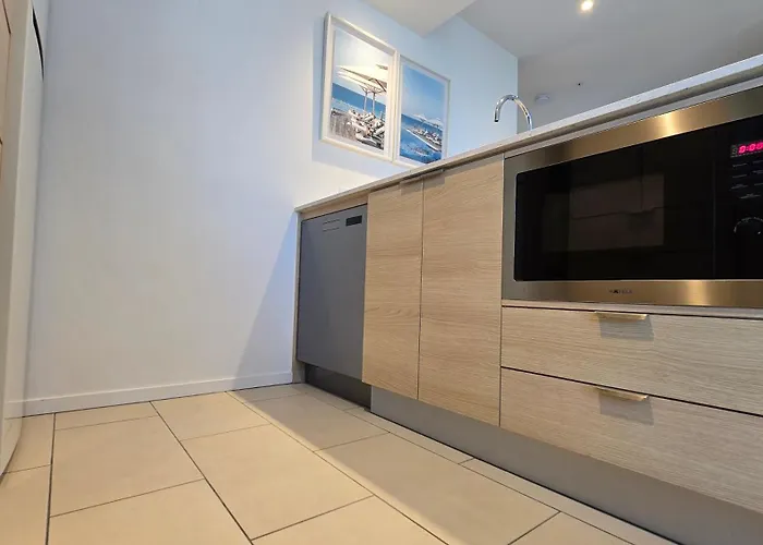 Broadbeach Business Or Leisure