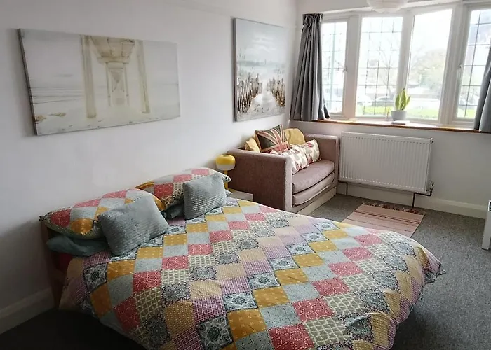 Apartment Set Over 2 Floors 50 Metres From The Beach Front