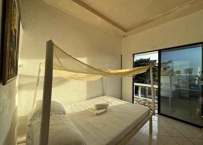 Liberty'S Lodge And Diving - Apo Island