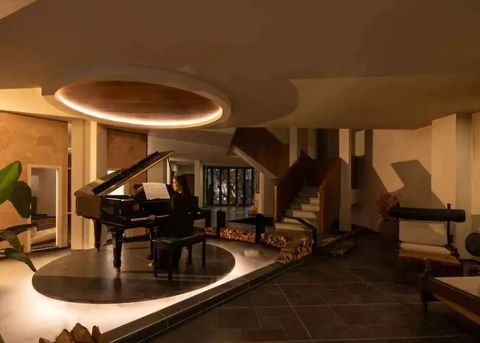 Shangri-La'S Three Seasons Resort & Hotel