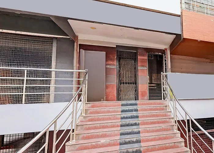 Super Oyo Collection O Nad Near Airport