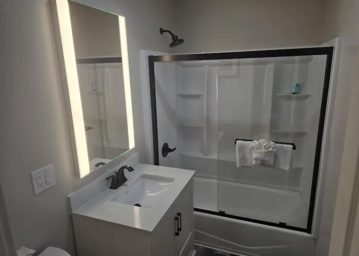 The Atlas Inn & Suites Lax