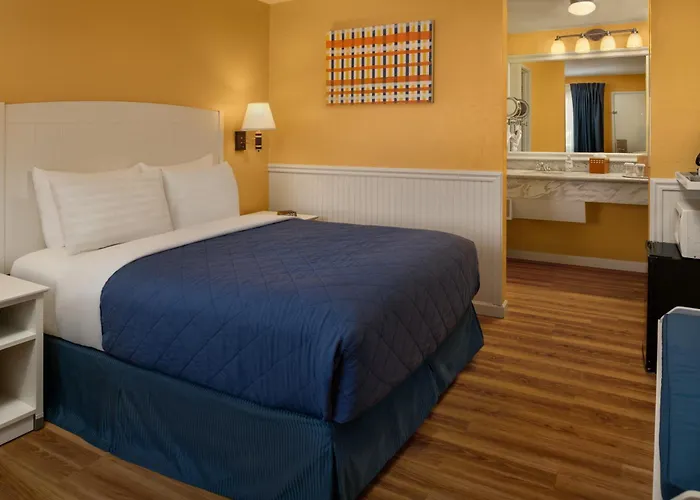 Monterey Bay Lodge