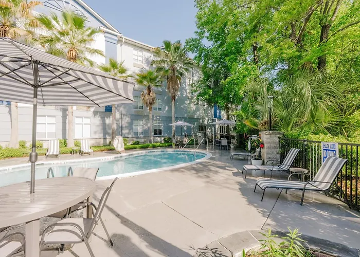 Holiday Inn Express Hotel & Suites Charleston - Northwoods By Ihg
