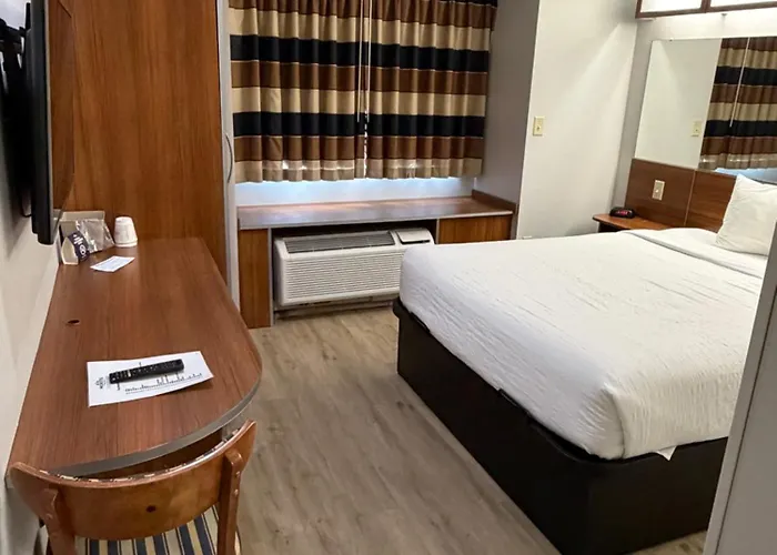 Microtel Inn & Suites