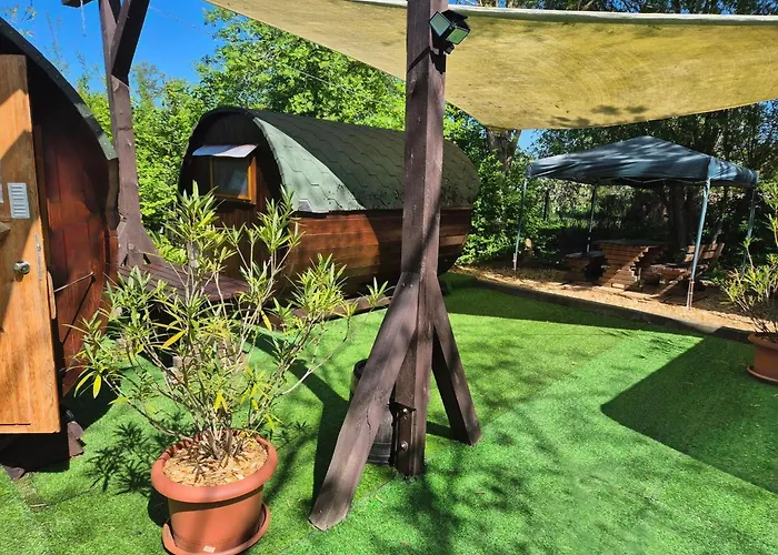 Mini Hotel Übernachten Im Gurkenfass