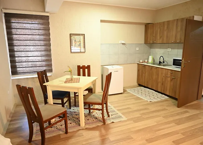 Dionis Rooms & Apartments