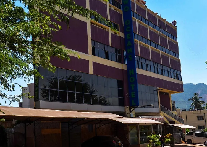 Two Oceans Hotel Voi