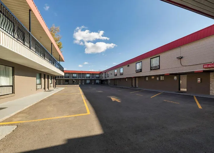 Econo Lodge Inn & Suites Medicine Hat Highway 1