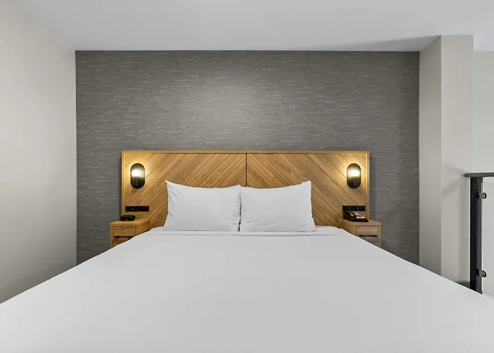 Sandman Hotel & Suites Calgary West