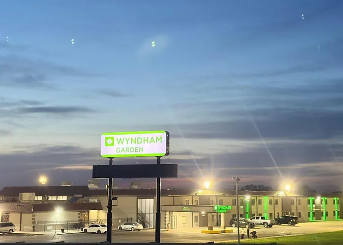 Sunflower Inn&Suites