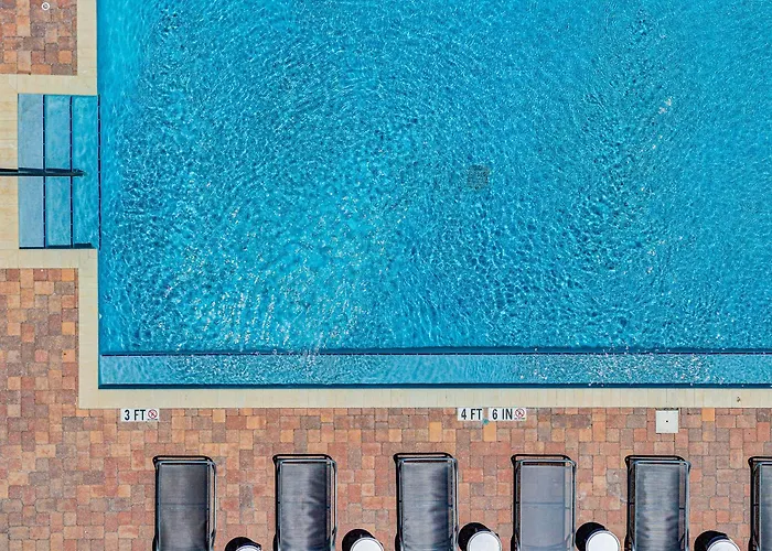 Beach House Inn With Pool & Hot Tub