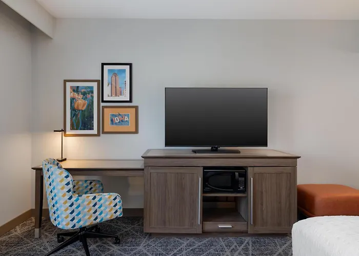 Hampton Inn & Suites West Des Moines Mill Civic